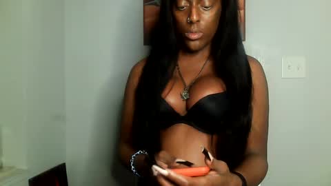 Amber White online show from 01.21.25