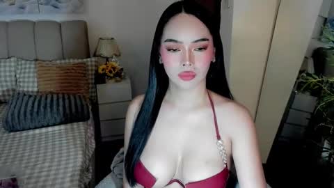 Snapshot of tspearlofasia chatting on 04.22.26 Graciella online show from 04.22.26