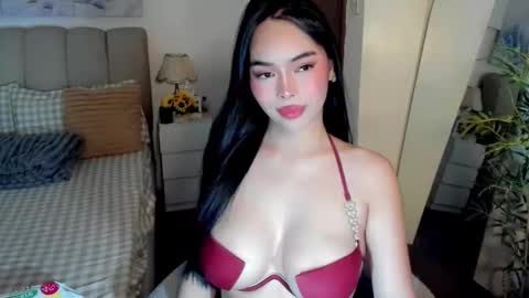 Snapshot of tspearlofasia chatting on 04.25.26 Graciella online show from 04.25.26