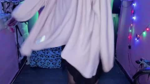 Snapshot of tsviolett chatting on 12.09.24 BellaRoxanna online show from 12.09.24