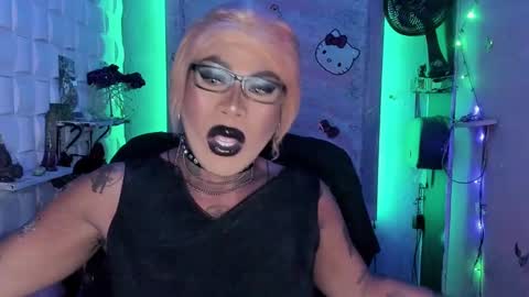 Snapshot of tsviolett chatting on 02.25.25 BellaRoxanna online show from 02.25.25