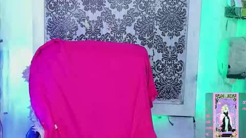 Snapshot of tsviolett chatting on 09.10.25 BellaRoxanna online show from 09.10.25