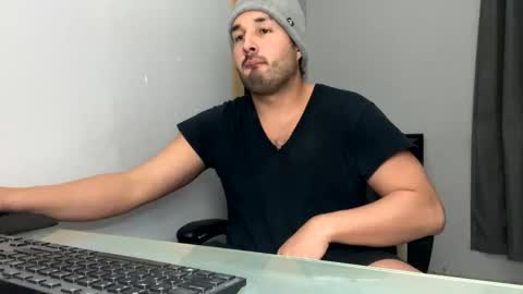 Snapshot of tuamante000 chatting on 12.04.24 Stimulation make me Cum in Public or in Pvt online show from 12.04.24