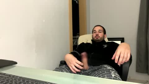 Snapshot of tuamante000 chatting on 12.10.24 Stimulation make me Cum in Public or in Pvt online show from 12.10.24