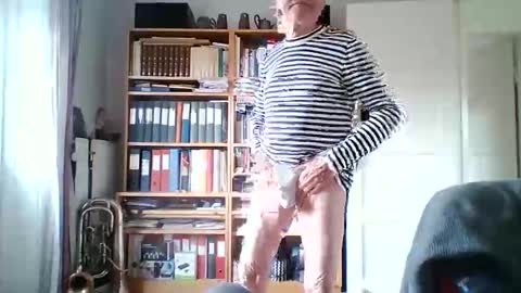 Snapshot of tubaist chatting on 05.12.26 FINN but call me NANNA online show from 05.12.26