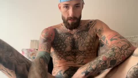 Tuhands online show from 08.04.26