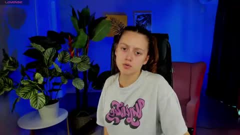 Snapshot of tunaholli chatting on 06.13.26 tunaholli online show from 06.13.26