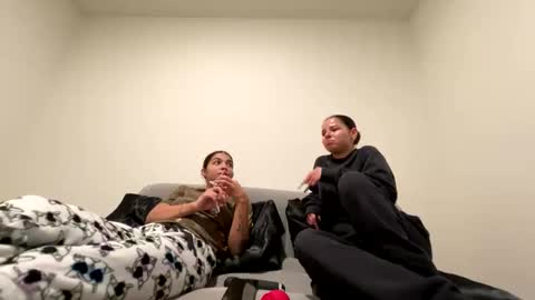 Snapshot of tus_reinas chatting on 01.06.25 Tus reinas online show from 01.06.25