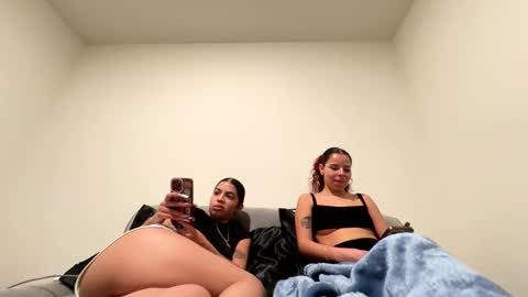 Snapshot of tus_reinas chatting on 01.10.25 Tus reinas online show from 01.10.25