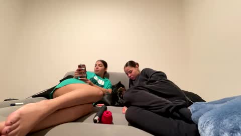 Snapshot of tus_reinas chatting on 01.13.25 Tus reinas online show from 01.13.25