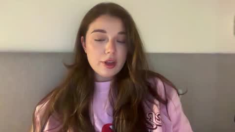 Snapshot of tutti_frutti_ chatting on 04.02.26 Ariana online show from 04.02.26