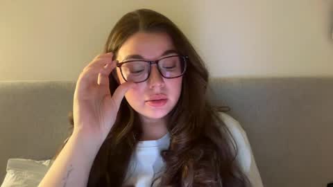 Snapshot of tutti_frutti_ chatting on 04.10.26 Ariana online show from 04.10.26
