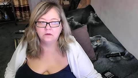 Lana online show from 11.18.25