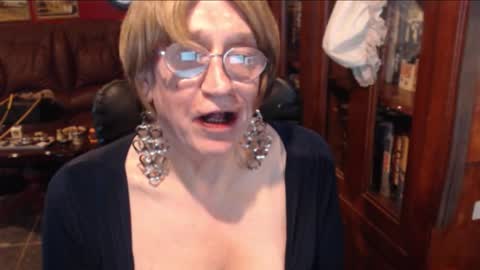 Snapshot of tvmsjoanne chatting on 10.15.25 tvmsjoanne online show from 10.15.25