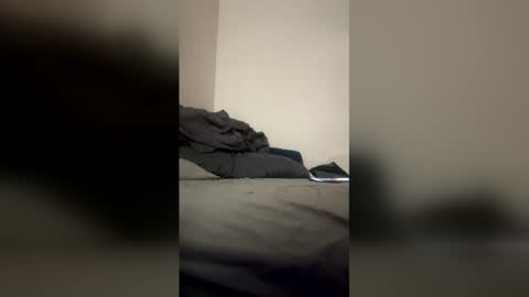 Snapshot of tvontheradio chatting on 04.04.26 tvontheradio online show from 04.04.26