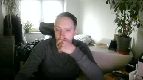 Snapshot of tw1ky9o chatting on 12.16.24 Tobi online show from 12.16.24