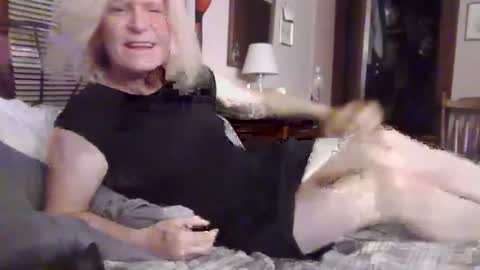 Snapshot of twin53 chatting on 07.11.26 Kitten online show from 07.11.26