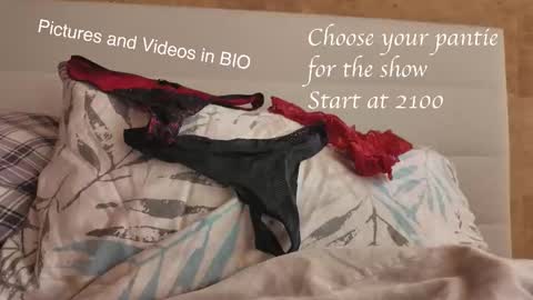Snapshot of twinflamedesire chatting on 10.27.25 TwinFlameDesire online show from 10.27.25