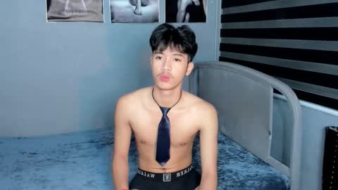 Snapshot of twinkclark chatting on 11.01.25 clark online show from 11.01.25