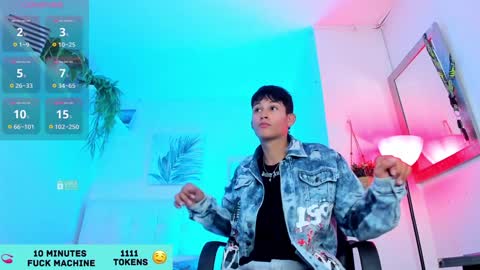 Snapshot of twinkie_alex18 chatting on 02.08.25 T W I N K I E A L E X online show from 02.08.25