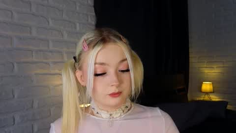 Snapshot of twinklefluff chatting on 10.02.25 twinklefluff online show from 10.02.25