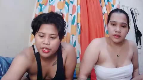 Snapshot of twowetcuties chatting on 02.25.25 Lyn and lea online show from 02.25.25
