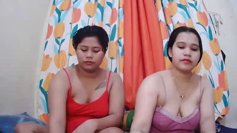 Snapshot of twowetcuties chatting on 02.25.25 Lyn and lea online show from 02.25.25