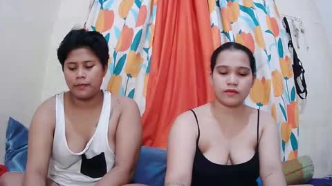Snapshot of twowetcuties chatting on 03.04.25 Lyn and lea online show from 03.04.25