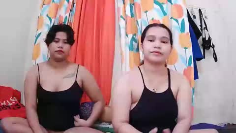 Snapshot of twowetcuties chatting on 03.12.25 Lyn and lea online show from 03.12.25