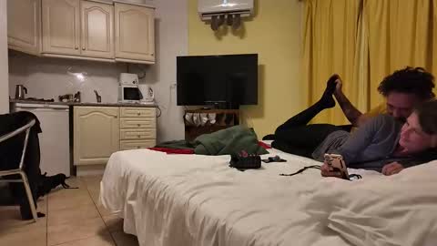 Snapshot of twowithoutfilter chatting on 11.14.25 twowithoutfilter online show from 11.14.25