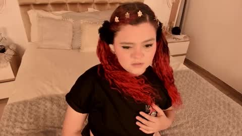 Twiggy online show from 01.31.25