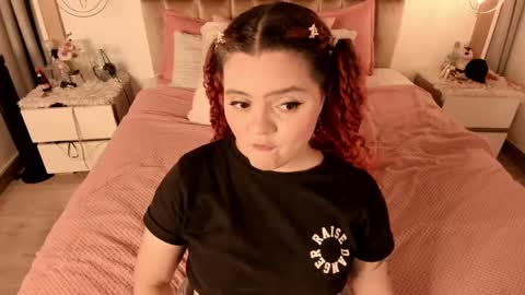 Twiggy online show from 02.26.25