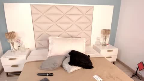 Twiggy online show from 02.05.26