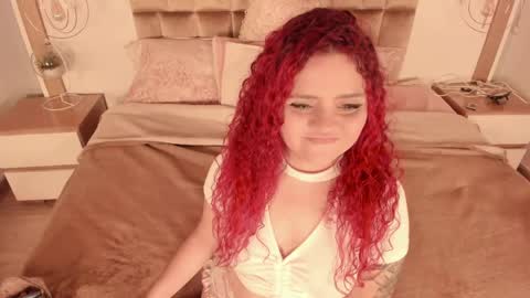 Twiggy online show from 04.17.26