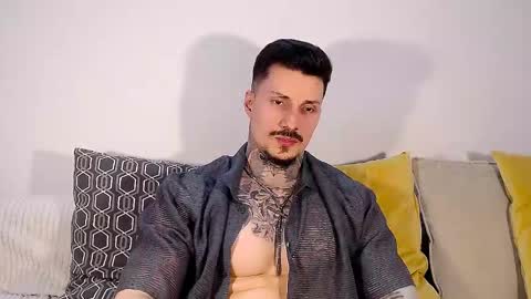 Snapshot of tyagodoll chatting on 03.10.25 tyagodoll online show from 03.10.25