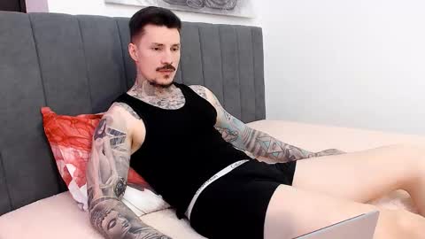 Snapshot of tyagodoll chatting on 09.25.25 tyagodoll online show from 09.25.25