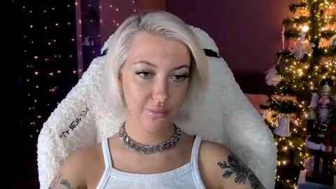 Snapshot of tykioty_miley chatting on 12.22.24 Miley online show from 12.22.24