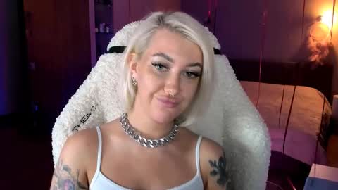 Snapshot of tykioty_miley chatting on 03.01.25 Miley online show from 03.01.25