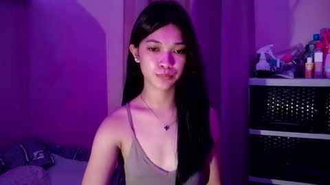 Snapshot of tyladine chatting on 10.05.25 tyladine online show from 10.05.25