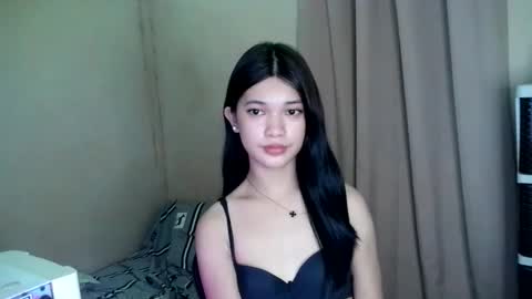 Snapshot of tyladine chatting on 10.11.25 tyladine online show from 10.11.25