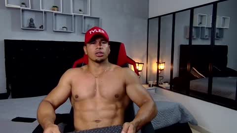 tyler_hank1 online show from 03.05.25