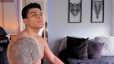 Snapshot of tyler_muscle chatting on 12.14.24 David online show from 12.14.24