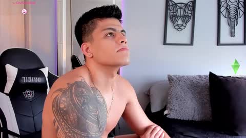 Snapshot of tyler_muscle chatting on 12.24.24 David online show from 12.24.24