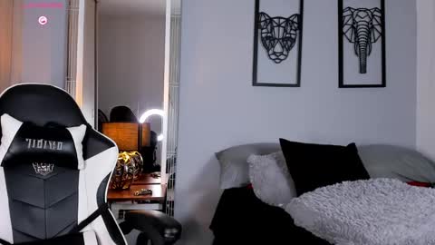 Snapshot of tyler_muscle chatting on 01.31.25 David online show from 01.31.25