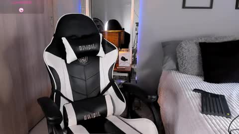 Snapshot of tyler_muscle chatting on 03.07.25 David online show from 03.07.25