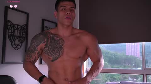 Snapshot of tyler_muscle chatting on 09.12.25 David online show from 09.12.25