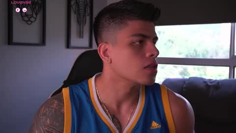 Snapshot of tyler_muscle chatting on 09.20.25 David online show from 09.20.25