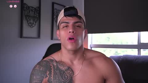 Snapshot of tyler_muscle chatting on 09.24.25 David online show from 09.24.25