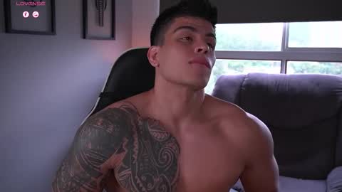 Snapshot of tyler_muscle chatting on 09.26.25 David online show from 09.26.25