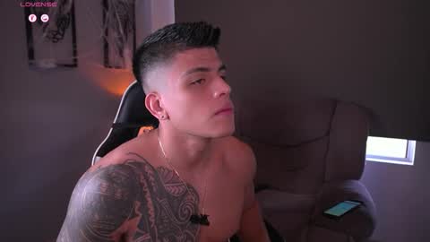 Snapshot of tyler_muscle chatting on 10.26.25 David online show from 10.26.25